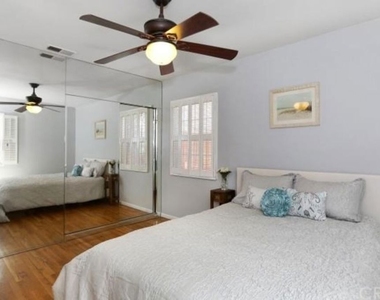 4721 Greenbush Avenue - Photo Thumbnail 9