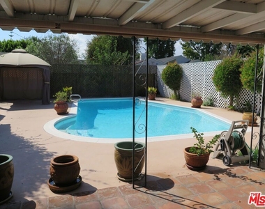 4721 Greenbush Avenue - Photo Thumbnail 19