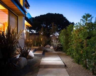 2919 Sanborn Avenue - Photo Thumbnail 13