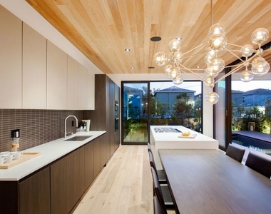 2919 Sanborn Avenue - Photo Thumbnail 22