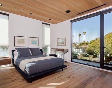 2919 Sanborn Avenue - Photo Thumbnail 29