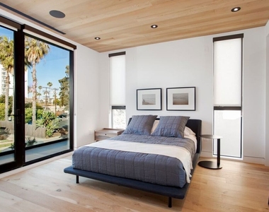 2919 Sanborn Avenue - Photo Thumbnail 11