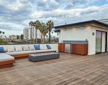 2919 Sanborn Avenue - Photo Thumbnail 16