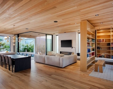 2919 Sanborn Avenue - Photo Thumbnail 20