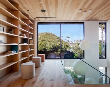 2919 Sanborn Avenue - Photo Thumbnail 28