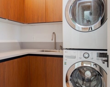 2919 Sanborn Avenue - Photo Thumbnail 32