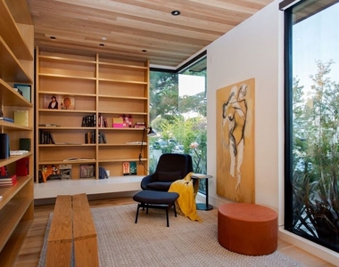 2919 Sanborn Avenue - Photo Thumbnail 9