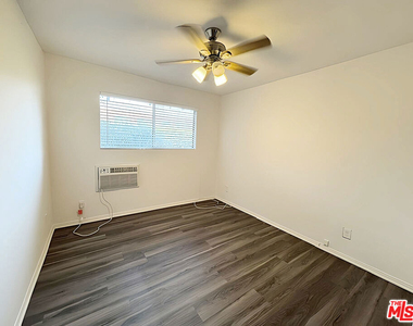 4360 1/2 Willow Brook Avenue - Photo Thumbnail 8