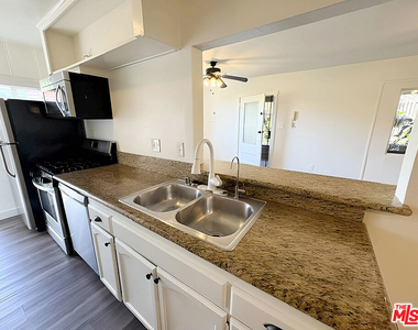 4360 1/2 Willow Brook Avenue - Photo Thumbnail 4