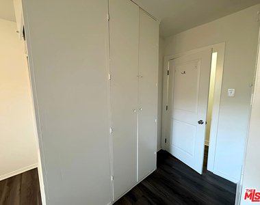 4360 1/2 Willow Brook Avenue - Photo Thumbnail 9