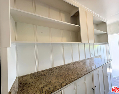 4360 1/2 Willow Brook Avenue - Photo Thumbnail 5