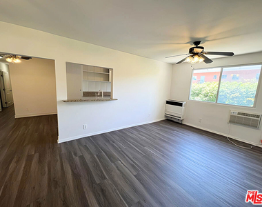 4360 1/2 Willow Brook Avenue - Photo Thumbnail 2