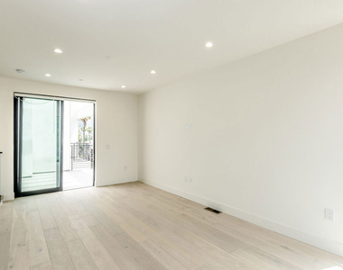 105 S Doheny Drive - Photo Thumbnail 11