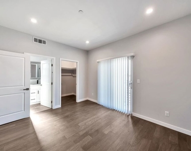 4239 Halldale Avenue - Photo Thumbnail 15