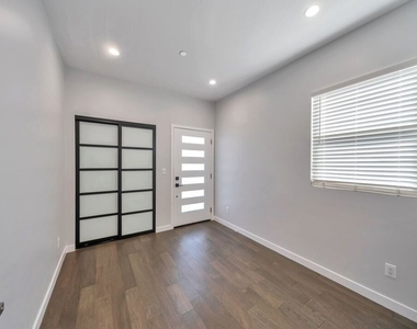4239 Halldale Avenue - Photo Thumbnail 12