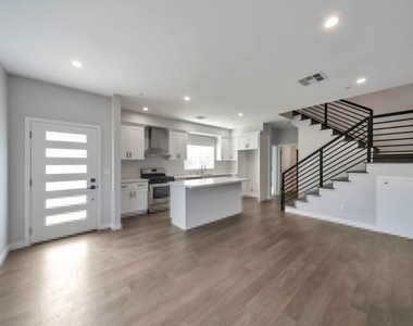 4239 Halldale Avenue - Photo Thumbnail 6