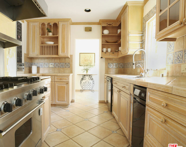 146 N La Peer Drive - Photo Thumbnail 41