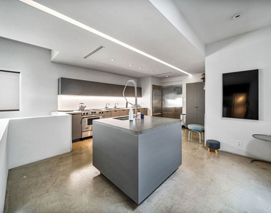 816 Seward Street - Photo Thumbnail 20
