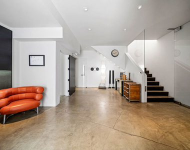 816 Seward Street - Photo Thumbnail 5