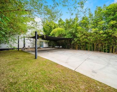 816 Seward Street - Photo Thumbnail 3