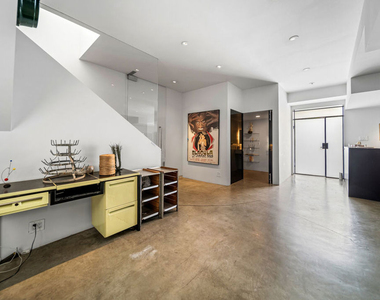 816 Seward Street - Photo Thumbnail 6