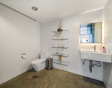 816 Seward Street - Photo Thumbnail 7