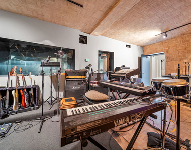 816 Seward Street - Photo Thumbnail 8
