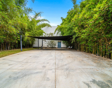 816 Seward Street - Photo Thumbnail 2