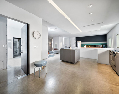 816 Seward Street - Photo Thumbnail 17