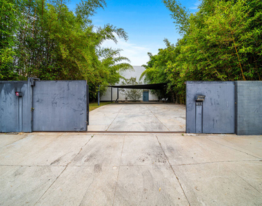 816 Seward Street - Photo Thumbnail 1