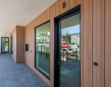 4095 Sawtelle Boulevard - Photo Thumbnail 2