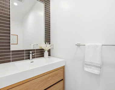 4095 Sawtelle Boulevard - Photo Thumbnail 13