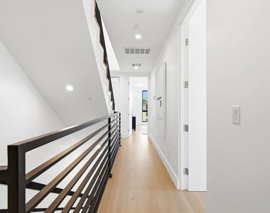 4095 Sawtelle Boulevard - Photo Thumbnail 14