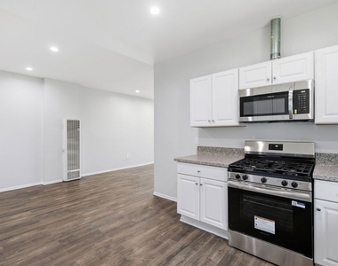 171 E 35th Street - Photo Thumbnail 16