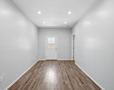 171 E 35th Street - Photo Thumbnail 17