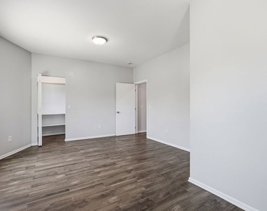 171 E 35th Street - Photo Thumbnail 9