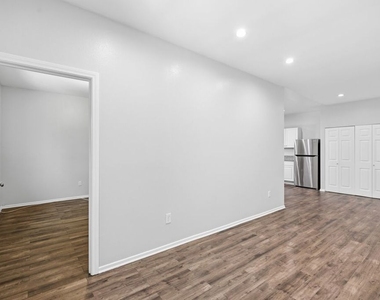 171 E 35th Street - Photo Thumbnail 18