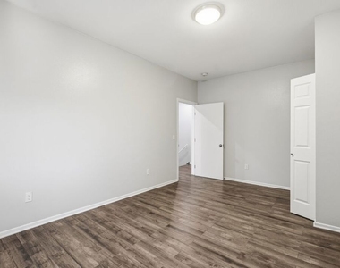 171 E 35th Street - Photo Thumbnail 14