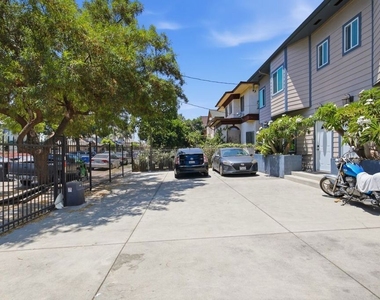 171 E 35th Street - Photo Thumbnail 22
