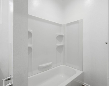 171 E 35th Street - Photo Thumbnail 11