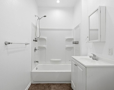 171 E 35th Street - Photo Thumbnail 8