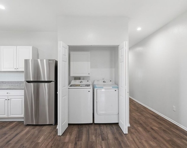 171 E 35th Street - Photo Thumbnail 2