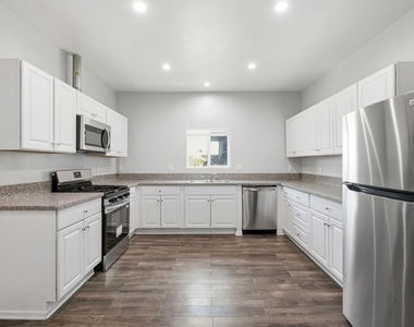 171 E 35th Street - Photo Thumbnail 15
