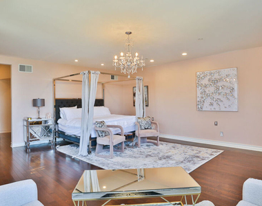 14445 Mulholland Drive - Photo Thumbnail 16