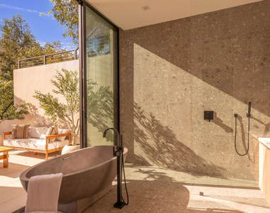 12752 Mulholland Drive - Photo Thumbnail 34