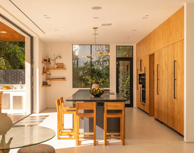 12752 Mulholland Drive - Photo Thumbnail 6