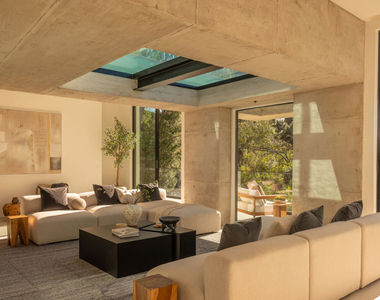 12752 Mulholland Drive - Photo Thumbnail 38