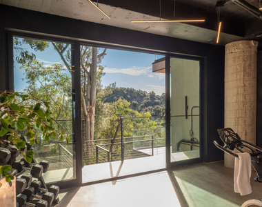 12752 Mulholland Drive - Photo Thumbnail 44