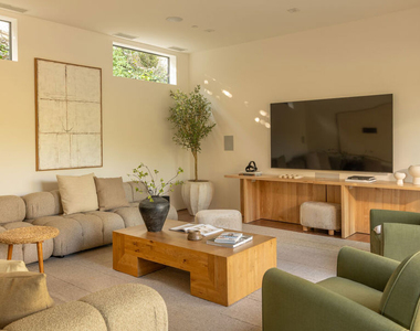 12752 Mulholland Drive - Photo Thumbnail 12