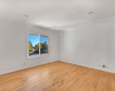 5890 Fairhaven Avenue - Photo Thumbnail 8